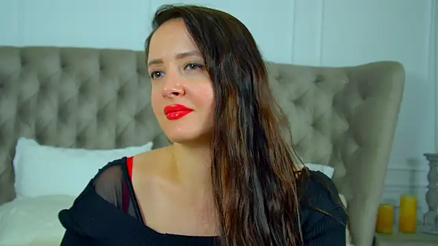 ElinaBellucci élő XXX-chatje