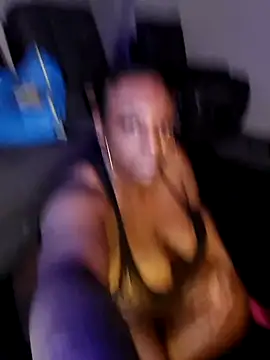 XXX chat uživo modela Thickkemzz41