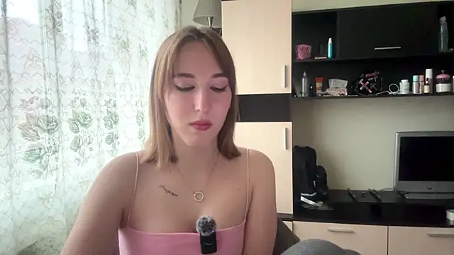 AquilineOrites élő XXX-chatje