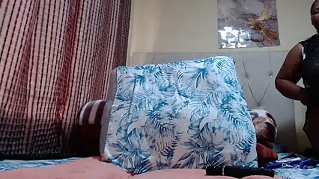 CHOCOLATEDARKBUSTYX – Naživo XXX chat