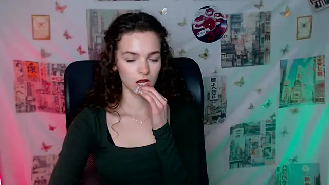 _SusieSu_ Adlı Modelin Canlı XXX Sohbeti