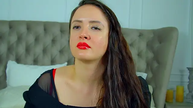 ElinaBellucci's Live XXX Chat