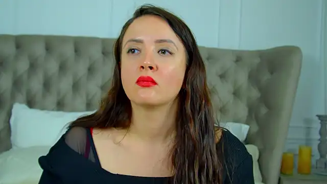 ElinaBellucciのライブXXXチャット