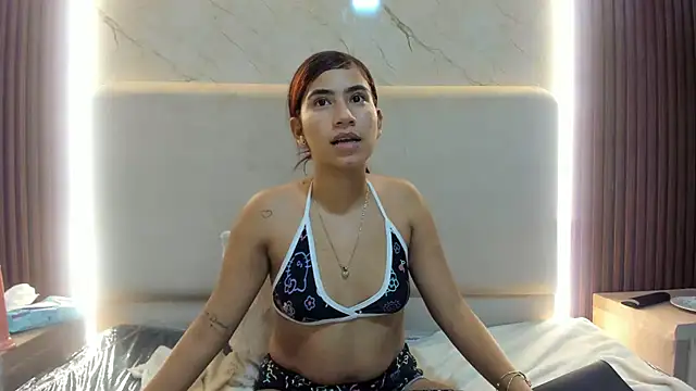 MilaDivine's Live XXX Chat