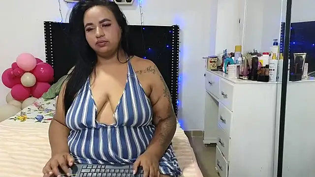 Chat +18 de charlotte_077 ao vivo