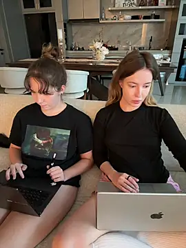 Nura_n_Sarah's Live XXX Chat