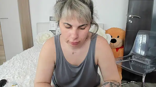 sweetemy4u's Webcam Show