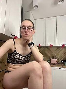 MartiniiSelenna 即時 XXX 聊天