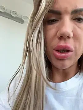 LoreennAny élő XXX-chatje