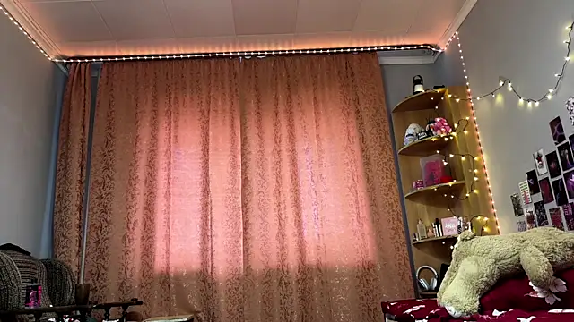 MoonRavelle's Webcam Show