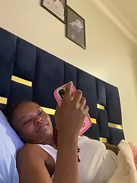 Dellah27 Chat XXX in diretta