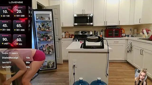 Blondiewithanass' Live XXX Chat