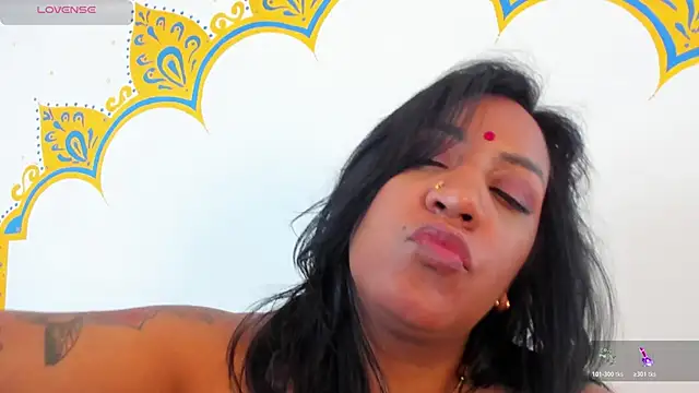 LadyNahir Chat XXX in diretta