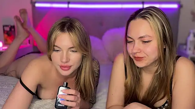 PinkNoir live XXX chat