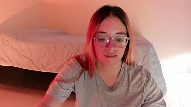 atenas_05_ Adlı Modelin Canlı XXX Sohbeti