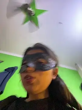 adhya007 Adlı Modelin Canlı XXX Sohbeti