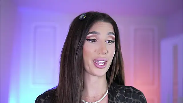 SammiMonroe Adlı Modelin Canlı XXX Sohbeti