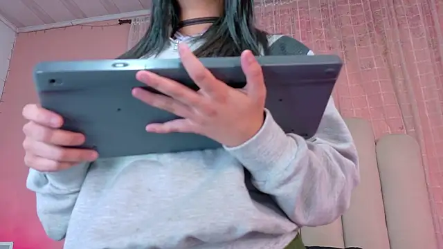 Keny_Williams Adlı Modelin Canlı XXX Sohbeti