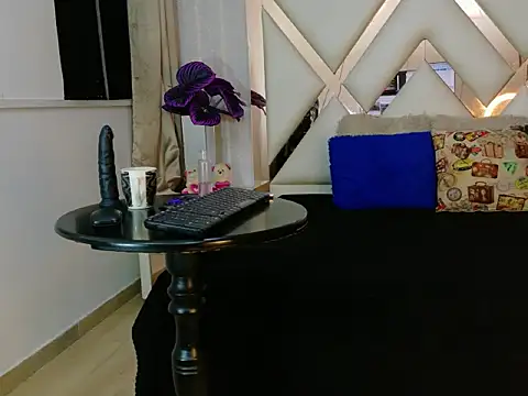 NikiEvanz Adlı Modelin Canlı XXX Sohbeti