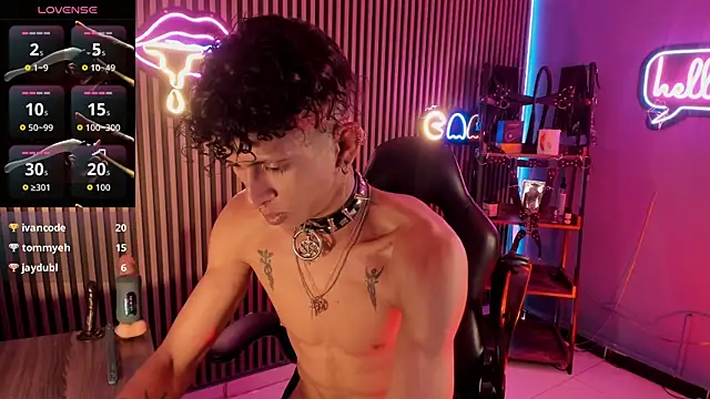 Maximoking26 Adlı Modelin Canlı XXX Sohbeti