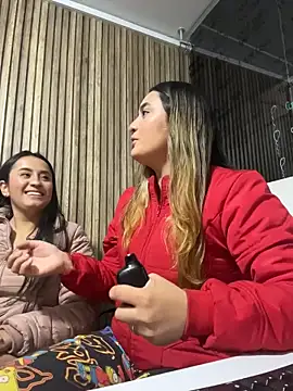 Antonella_Julieta Show in webcam