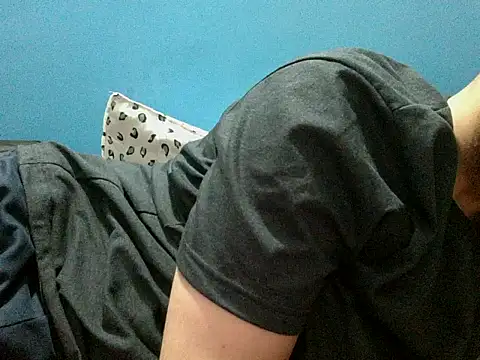 Precumboner: διαδικτυακό σόου στην κάμερα