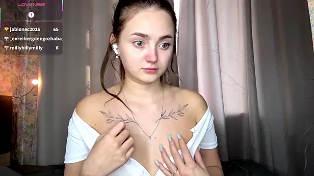 LoraDavi élő XXX-chatje