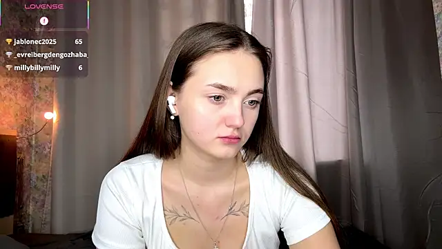 Chat +18 de LoraDavi ao vivo