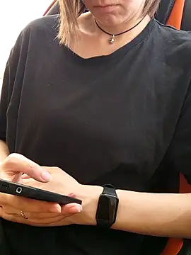 Aashikalaa Adlı Modelin Canlı XXX Sohbeti