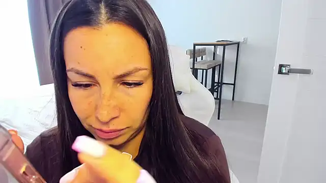 AvisFlowers 即時 XXX 聊天