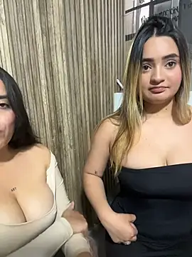 Antonella_Julieta Show in webcam