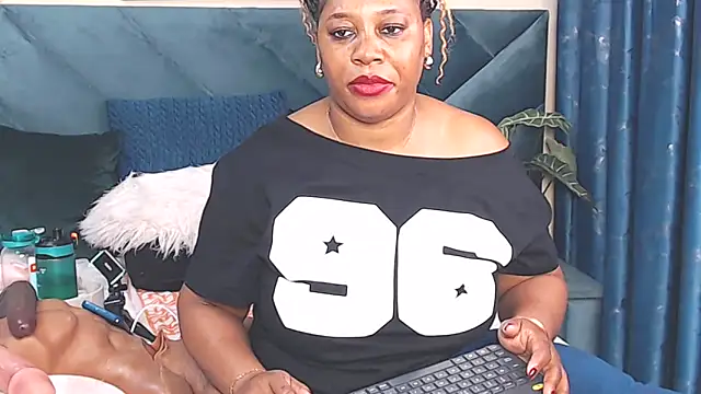 Aloralee's Webcam Show