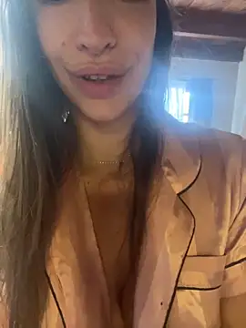 Yara-Lolii – Naživo XXX chat