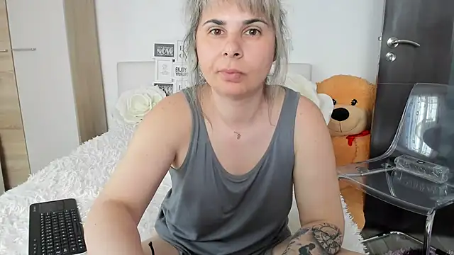 sweetemy4u Show in webcam