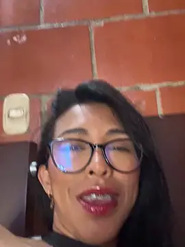 Emma__cumlovee Show in webcam