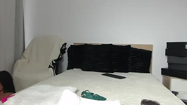 Layla23a 现场性爱视讯表演