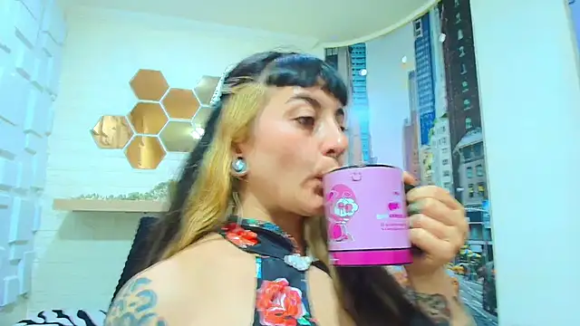 Naughty_Kittenm élő XXX-chatje