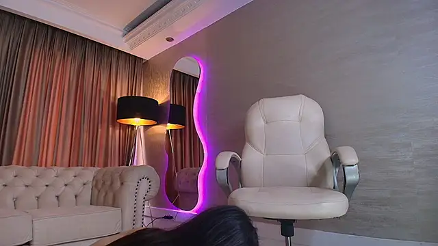 ANGIE-SMITH élő XXX-chatje