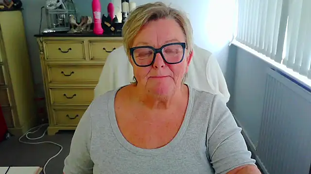 BridgetBlueEyes élő XXX-chatje