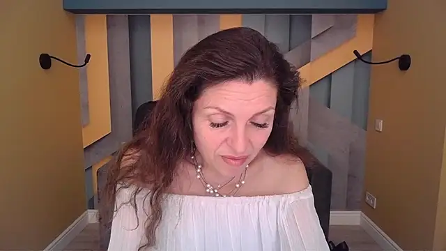 EllaLong élő XXX-chatje