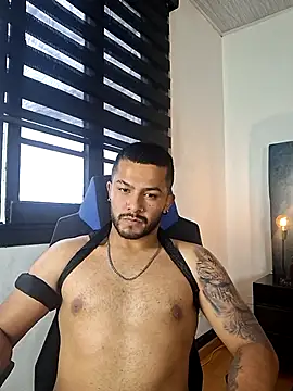 Enzo_Vitale_ 现场性爱视讯表演