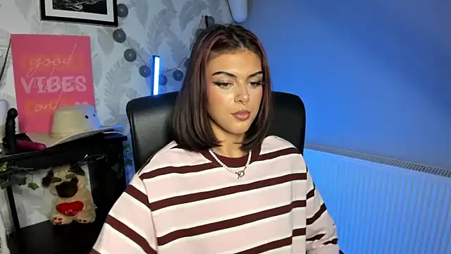 Nova_SIN élő XXX-chatje