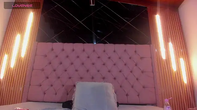 دردشة AinaPink الجنسية المباشرة