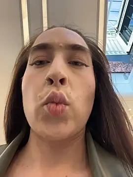 Holly_Play: απευθείας συνομιλία ΧΧΧ