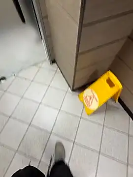 passivello98xxx: διαδικτυακό σόου στην κάμερα