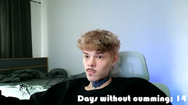 DENIS_HERE webkamerás műsora