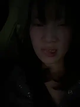 littleqiu élő XXX-chatje