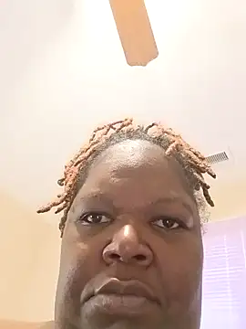 Babygir85: διαδικτυακό σόου στην κάμερα