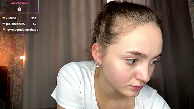 LoraDavi élő XXX-chatje