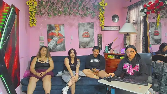 lesbiancuple 现场XXX聊天